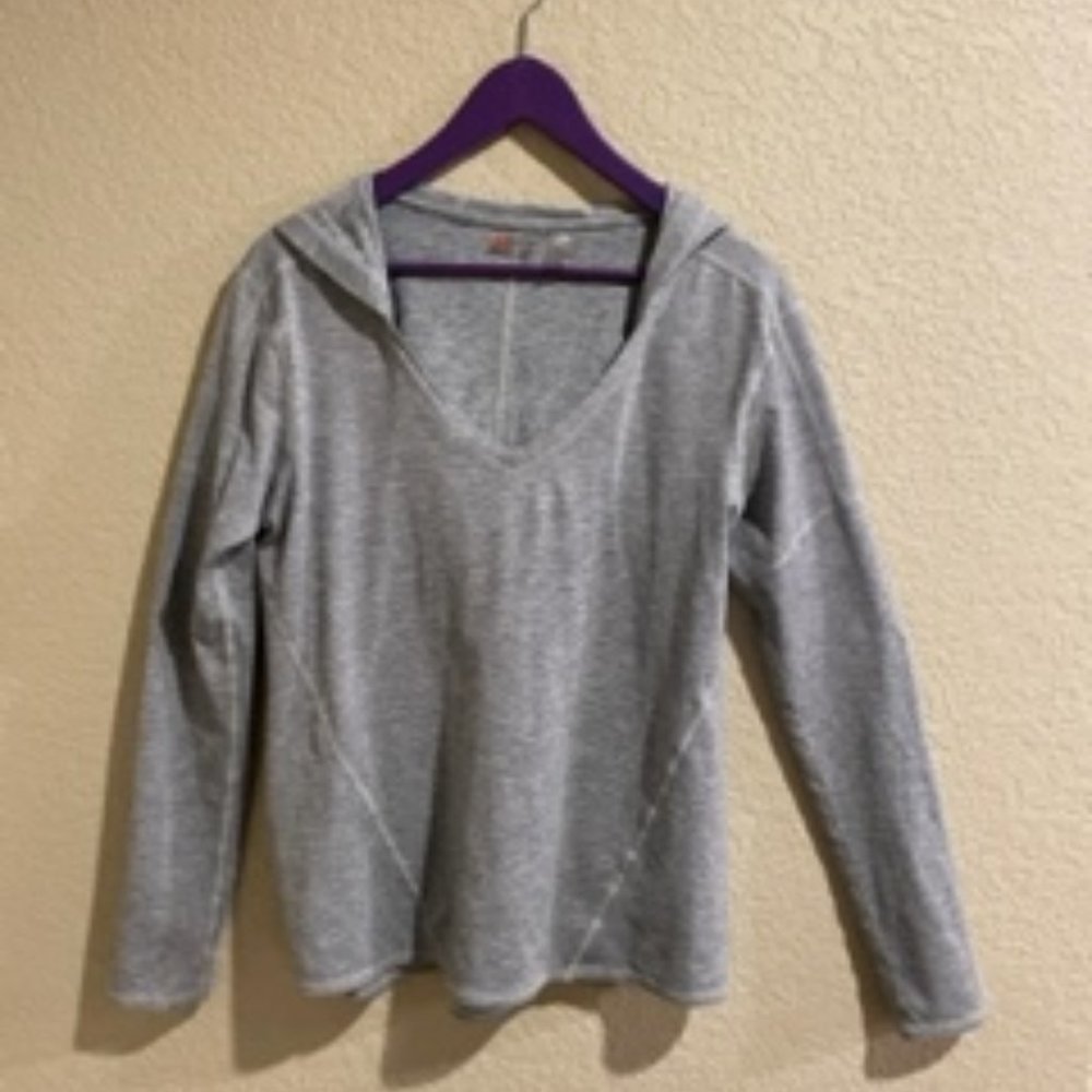 Zella long sleeve active-wear hooded shirt size M
